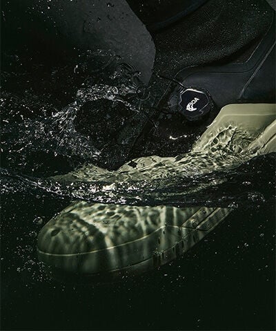 Green MTB shoes in water