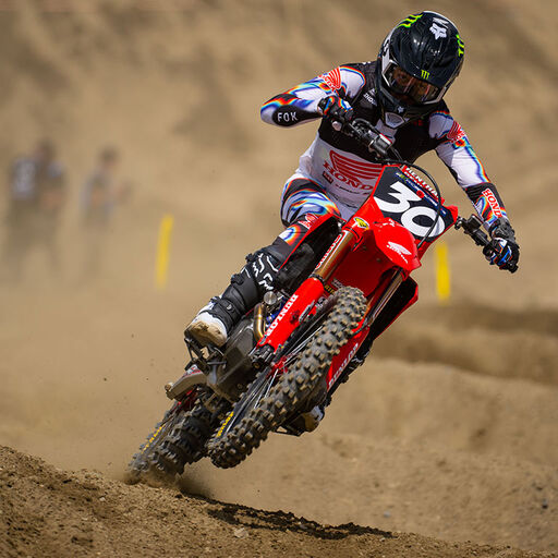 Jo Shimoda wearing Scans kit in a race